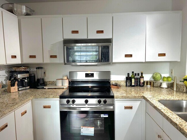 Foto del edificio - 421 NE 210th Cir Terrace