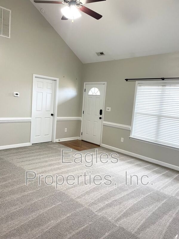 Foto del edificio - 117 Kenison Way