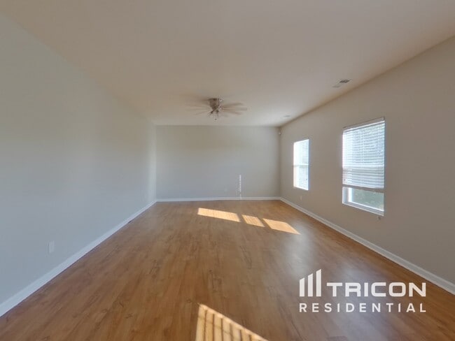 Building Photo - 2245 Bee Hive Dr