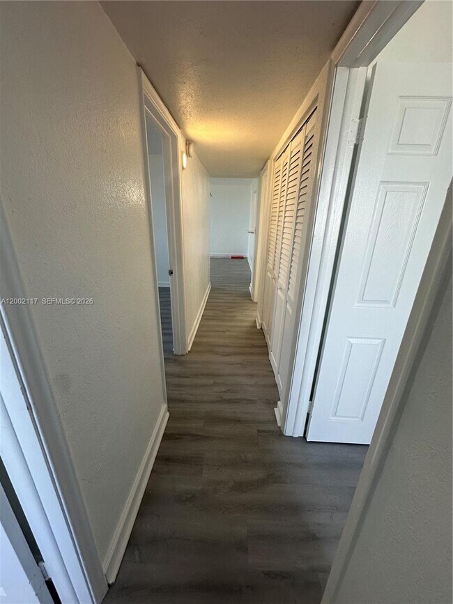 Foto del edificio - 9001 SW 77th Ave