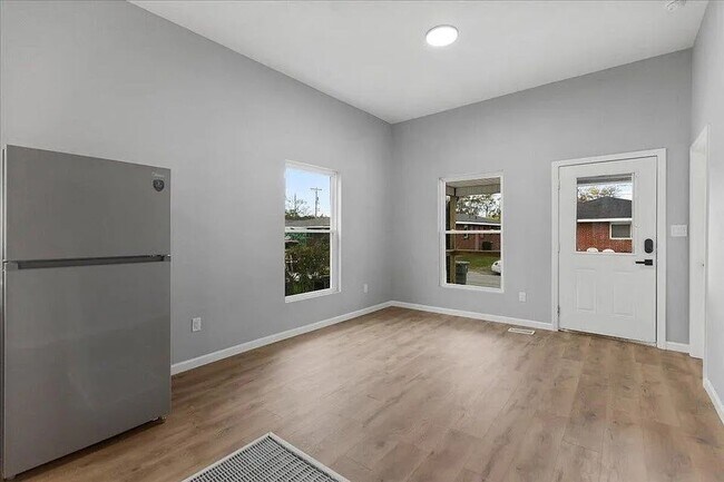 Building Photo - Modern Renovated Home in the Heart of Chattanooga 3 Bed 2 Bath!