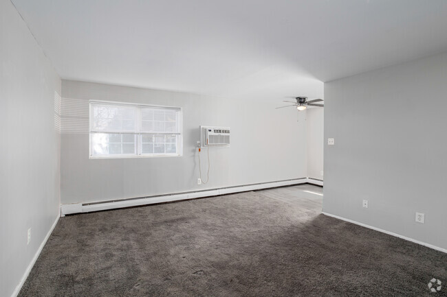 2BR, 1BA - 796SF - Living Room - Primavera Square