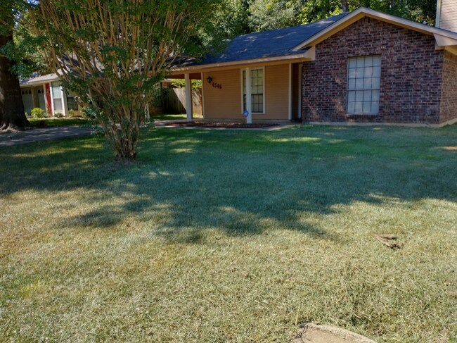 Building Photo - 4546 Pine Crest Dr