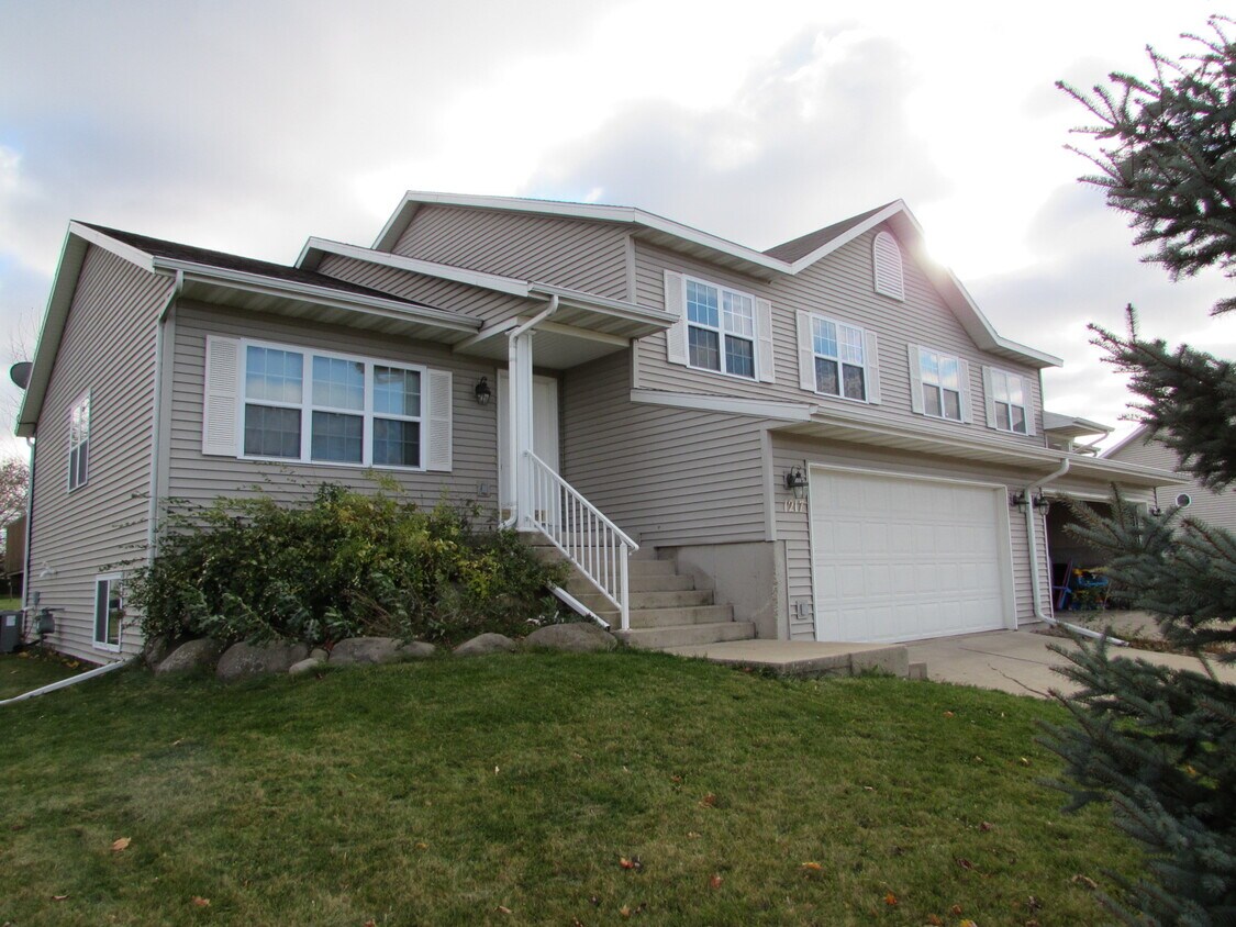 1217 St Albert the Great Dr, Sun Prairie, WI 53590 Townhome Rentals