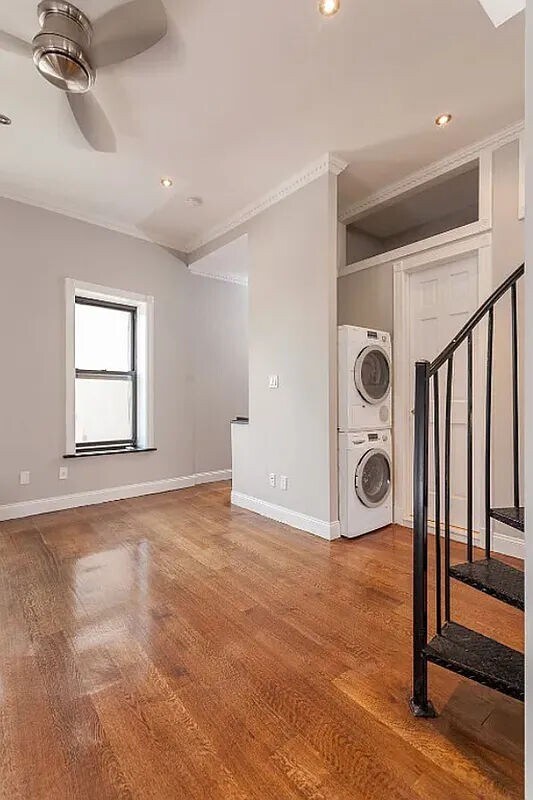 Building Photo - 326 E 100th St