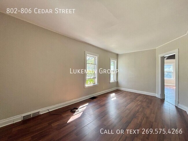 Building Photo - 802-806 Cedar Street-