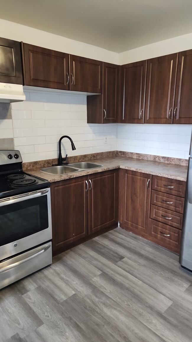 Building Photo - Royal Palace Apartments