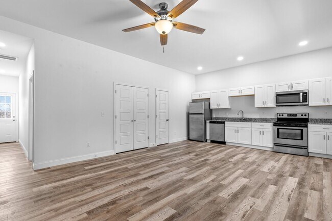 Foto del edificio - 1213 N Chamberlain Ave