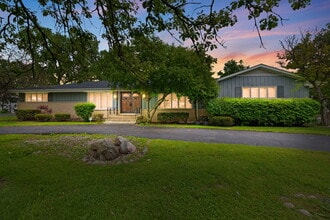 Building Photo - 27 Sheffield Ln