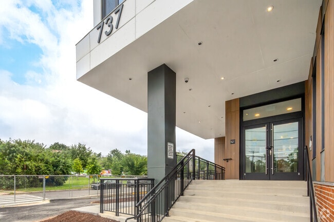 737 50th St NE - HR Crawford Apartments