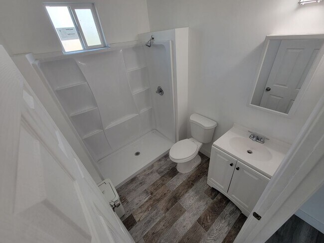 Building Photo - 713 3/4-714 57th St