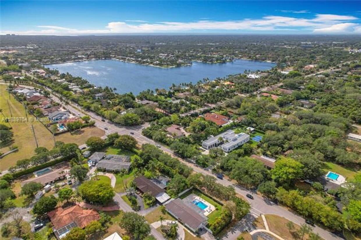 Foto principal - 9700 SW 136th St