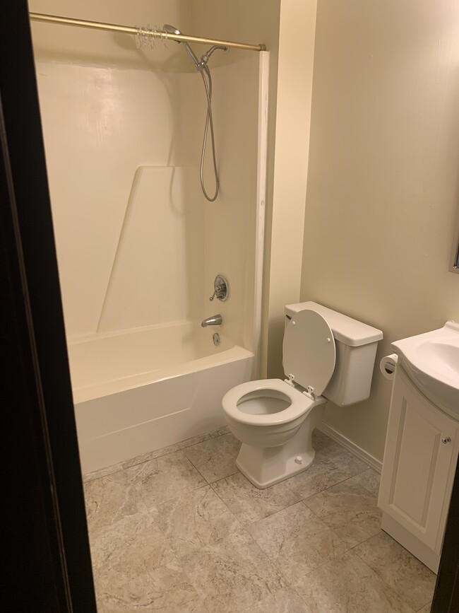 Building Photo - 724 Moraine Trace
