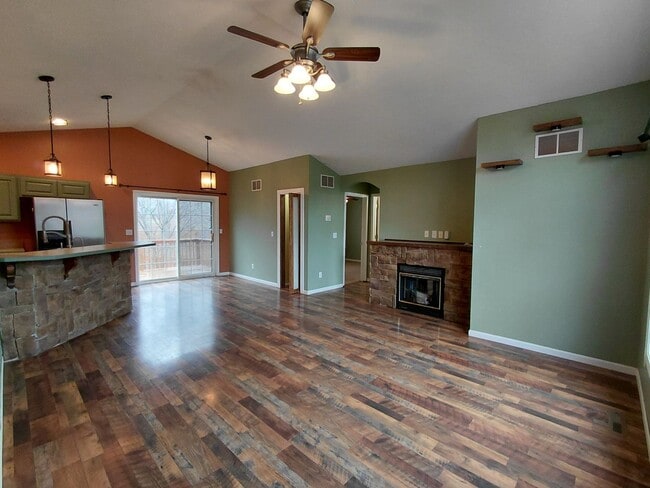 Building Photo - Home near FLW!