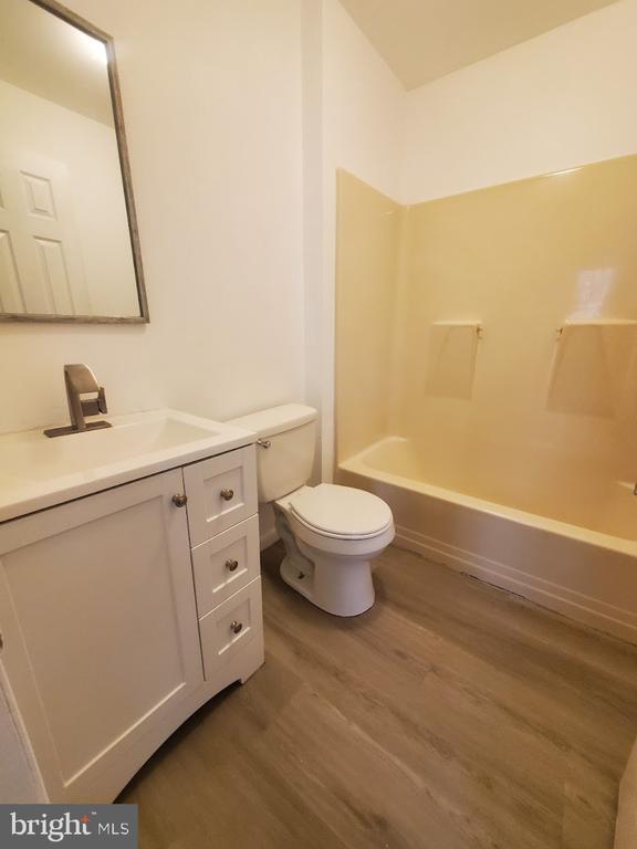 Building Photo - 72 Peony St