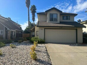 Building Photo - 556 Regency Cir