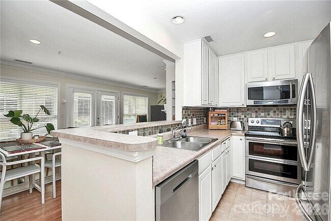 Foto del edificio - 1140 W 1st St