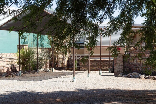 Building Photo - NICE WINTER RETREAT!