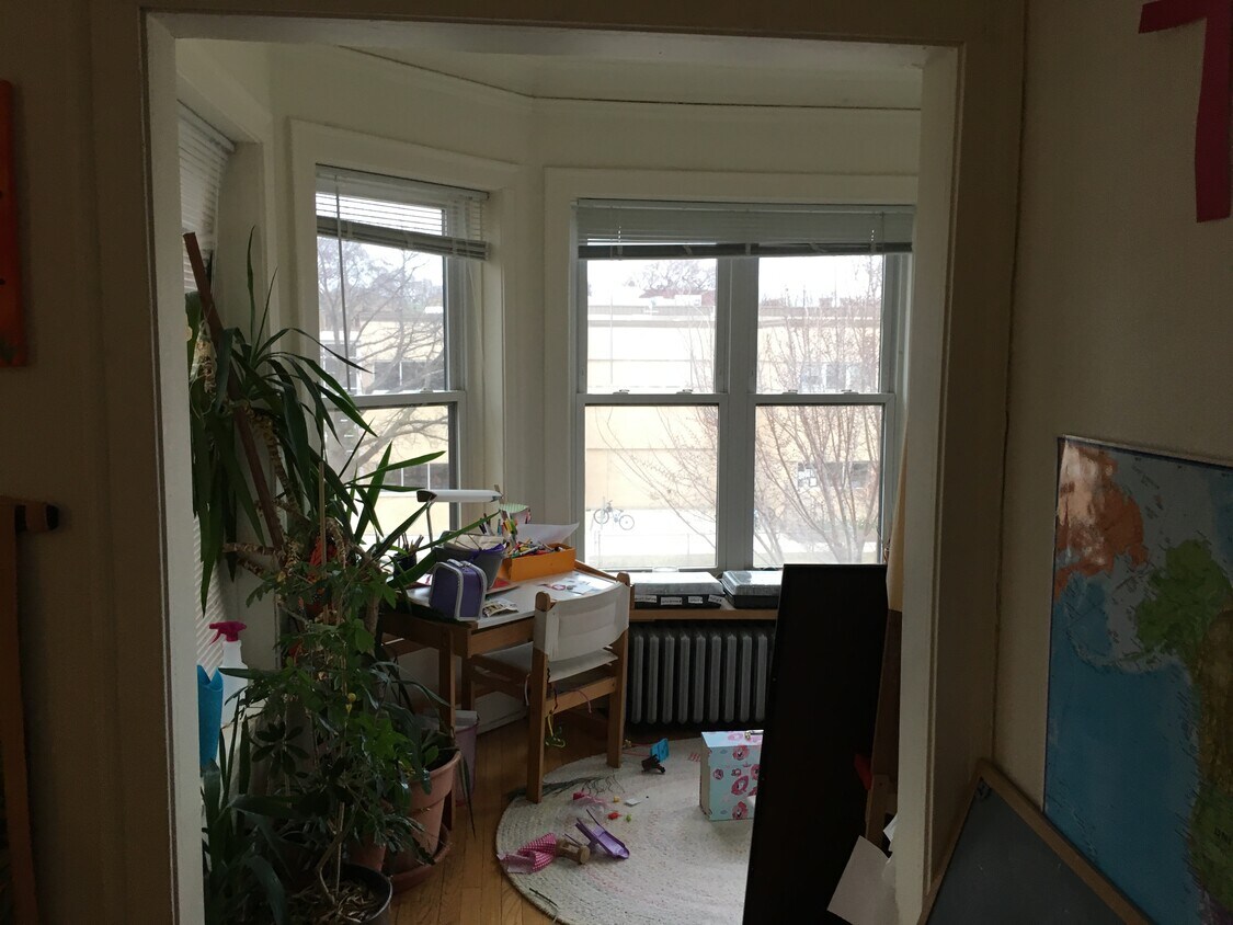Primary Photo - 920 Judson Ave