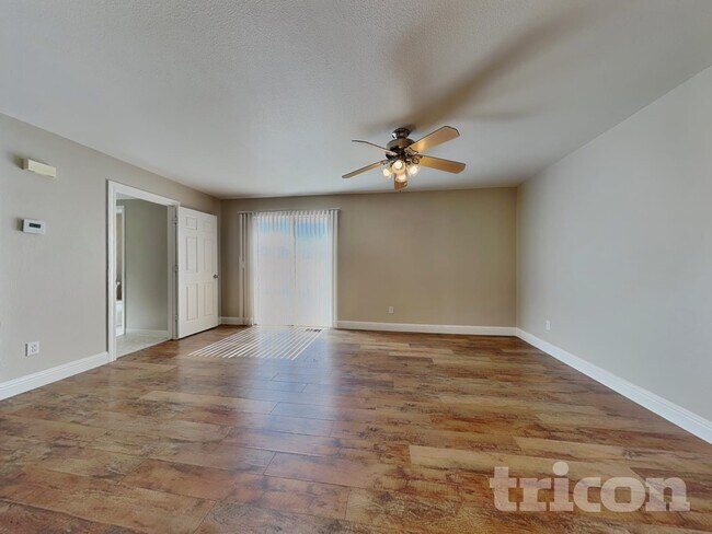 Foto del edificio - 17688 Feather River Ct