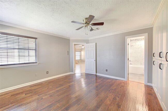 Foto del edificio - 4705 Dogwood Dr