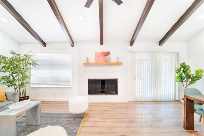 Building Photo - 8414 Staunton Dr