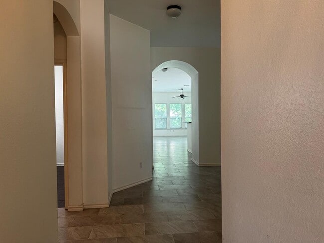 Building Photo - 304 Valona Loop