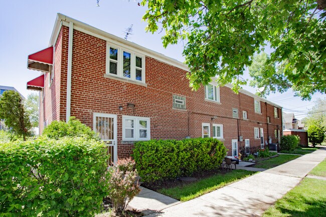 Foto del edificio - 330 Higgins Rd
