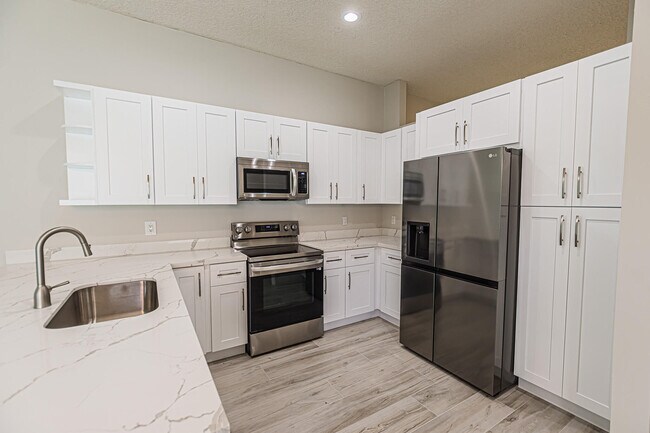 Building Photo - 617 SW Andros Cir