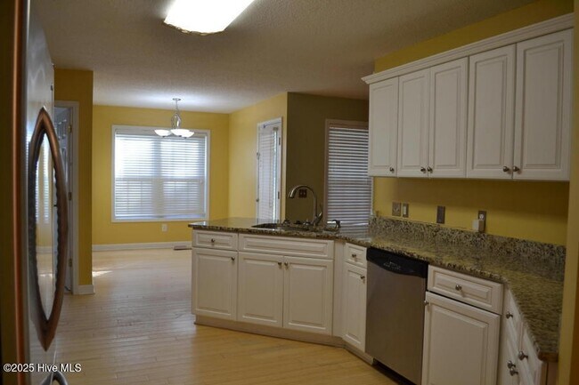 Foto del edificio - 114 Willow Creek Ln