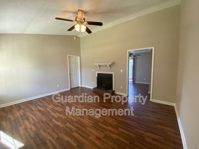 Foto del edificio - 5567 Windy Knoll Pl