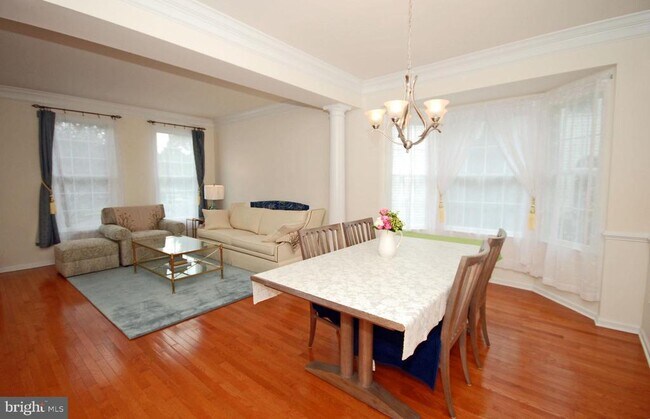 Foto del edificio - 43 Lockwood Dr