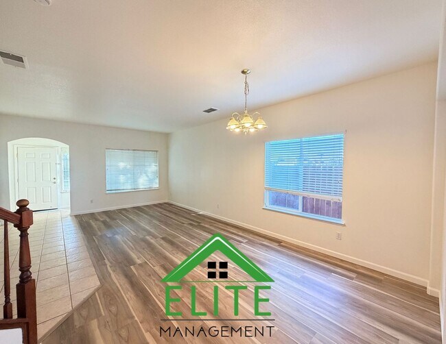 Foto del edificio - Beautiful and Spacious 4-Bedroom Home in P...