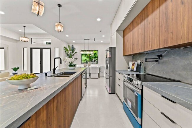 Foto del edificio - 621 NW 42nd Ave