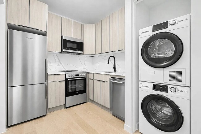 Building Photo - 184 Bleecker St