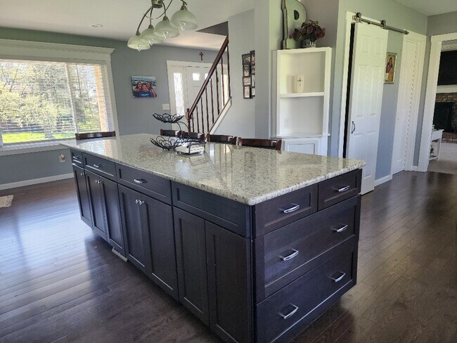 Foto del edificio - 3122 Elmwood Dr