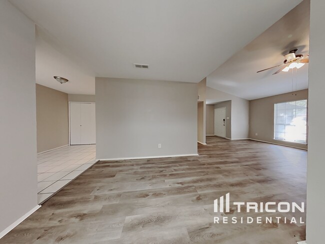 Building Photo - 2806 Quail Run Drive Humble TX