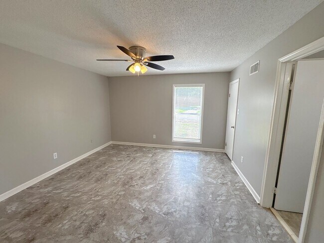 Foto del edificio - 4316 Springwind Rd