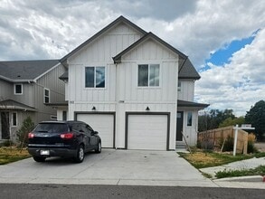 Building Photo - 1506 Tyram Grv