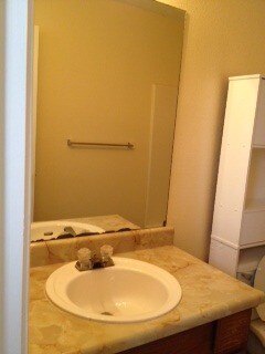 Building Photo - 122 Forest Pl