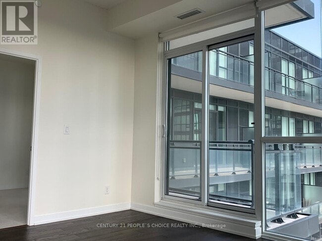 Building Photo - 510 Curran Place