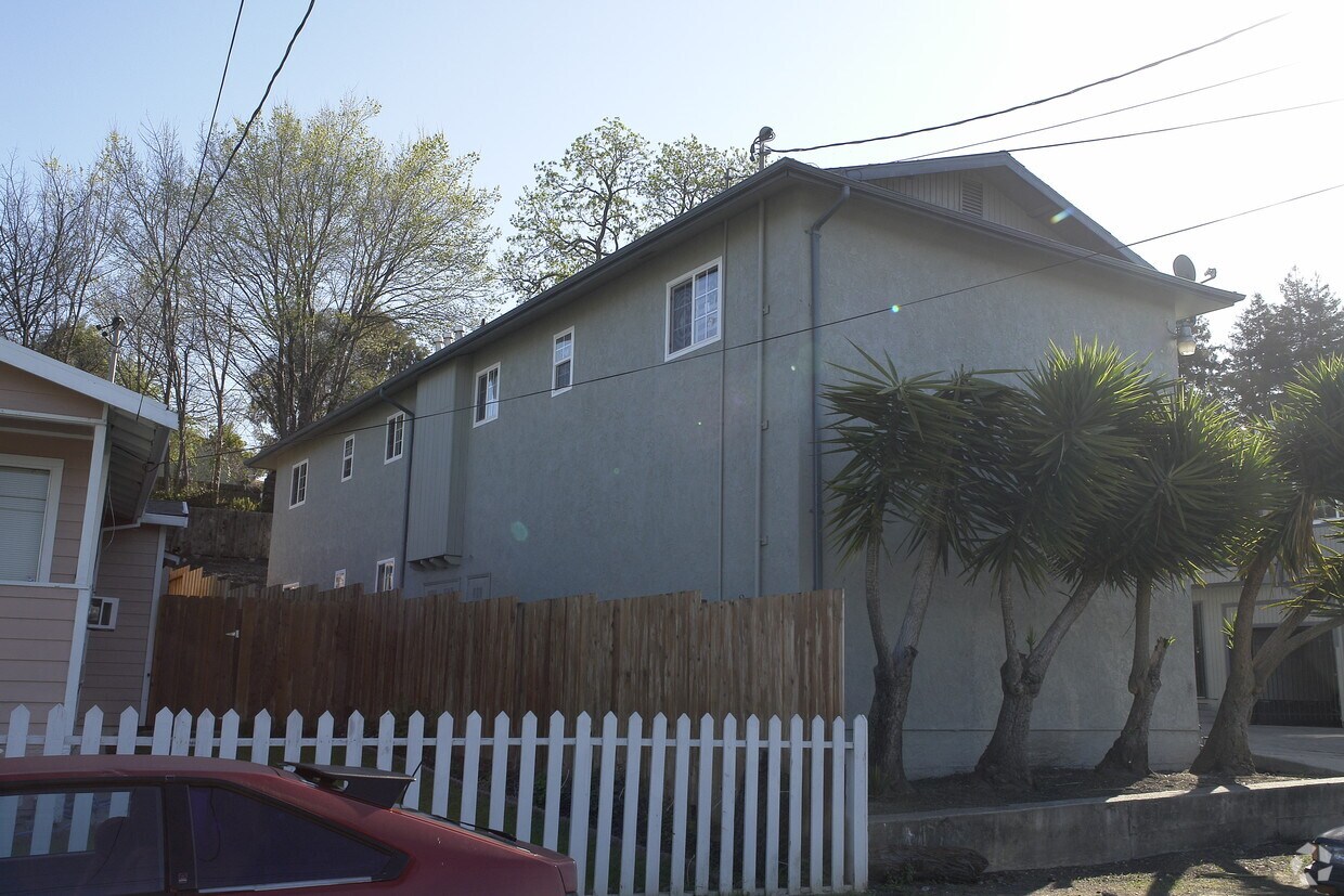 Building Photo - 16550 Los Banos St