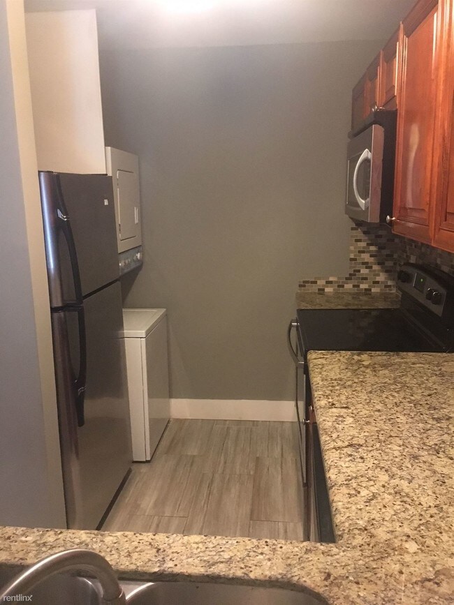Foto del edificio - 1020 Twin Lakes Dr