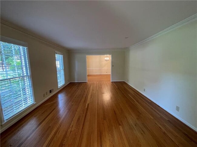 Building Photo - 430 Elden Dr NE
