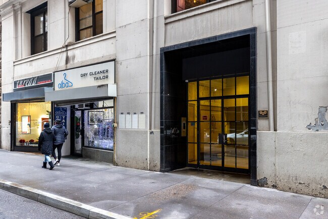 Building Photo - 140 Nassau St