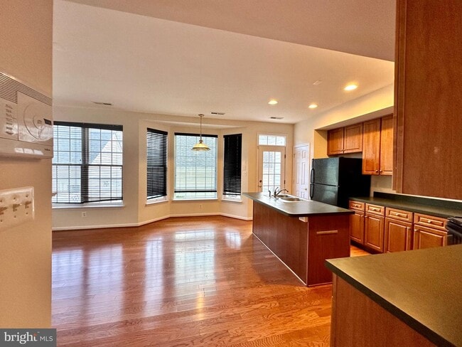 Building Photo - 42467 Regal Wood Dr