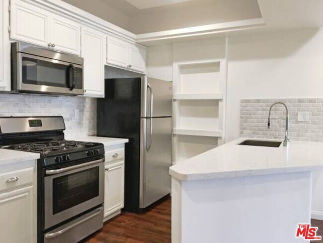 Foto del edificio - 12712 Moorpark St