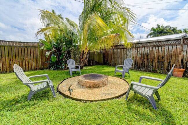 Building Photo - Tranquil Oasis: Pool & Fire Pit in Boynton