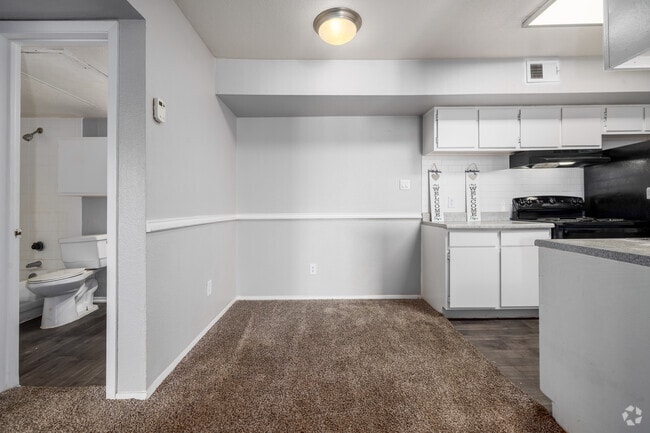 2BR, 2BA - 900SF - Dining Area - Woodland Trails Apartments