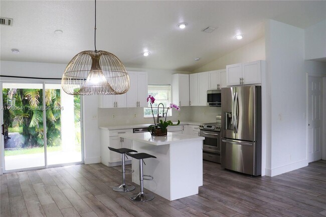 Foto del edificio - 16930 W Mead Hill Dr